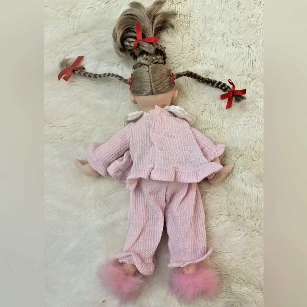 Cindy Lou Who Soft Body Doll Twirling Braids Dr Seuss Grinch 2000 Playmates Toys - Picture 6 of 10
